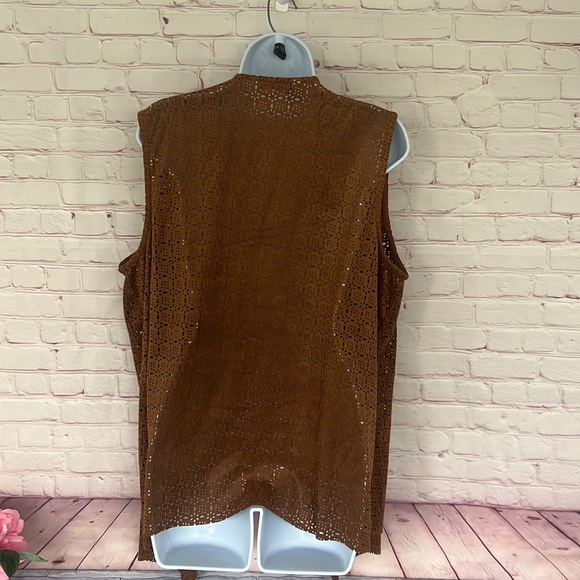 Soft surroundings faux suede brown vest laser cut waterfall size PLarge/PXL - Picture 6 of 11